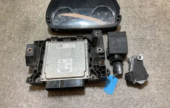 Mercedes-Benz Sprinter W906 Engine ECU kit and lock set A6519003203 28454422 A6519012902