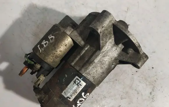 Peugeot 406 Starter motor M000T85381