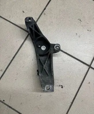 BMW 5 E39 Engine mounting bracket 1096079
