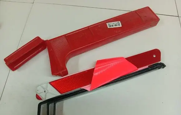 Toyota Avensis T250 Emergency warning sign 27R039205