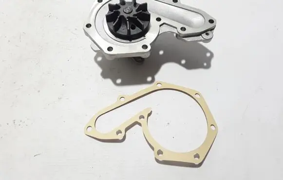 Renault Laguna I Water pump 7701473365