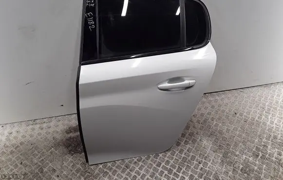Peugeot 208 II Rear door 