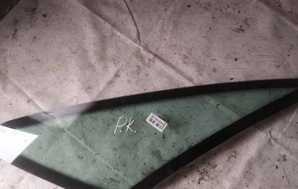 Citroen Xsara Picasso Front triangle window/glass as2