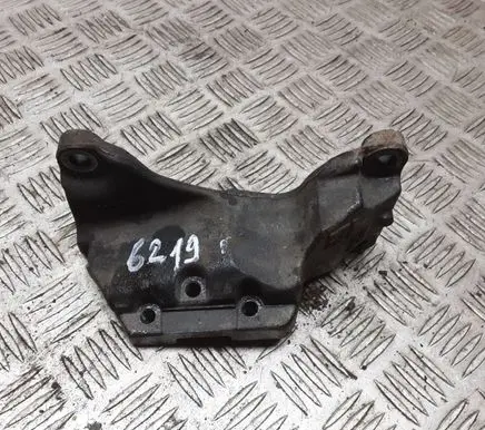 Opel Zafira B Engine mounting bracket 13189381