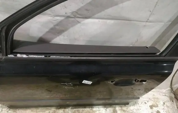Volvo V50 Front door glass trim molding 