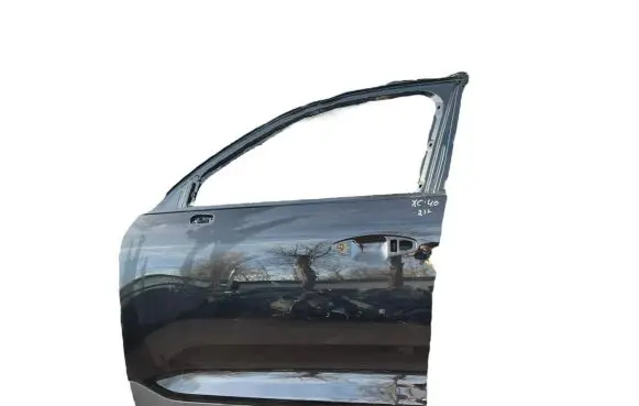Volvo XC40 Front door