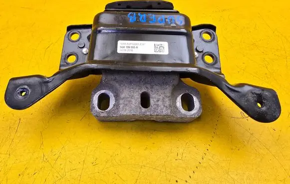 Skoda Superb B8 (3V) Engine mount bracket 5Q0199555R