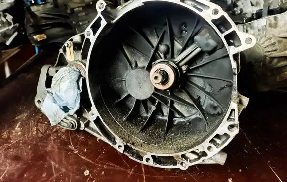 Jaguar X-Type Manual 5 speed gearbox 4X4R7002AA