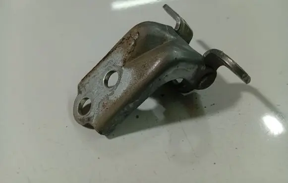 Subaru B9 Tribeca Rear door lower hinge