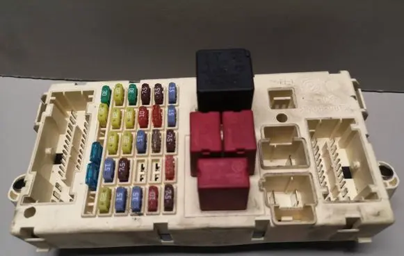 Alfa Romeo 159 Fuse module 60686059 131205 999CA20881