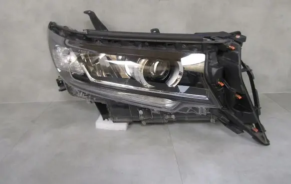 Toyota Land Cruiser (J200) Headlight/headlamp