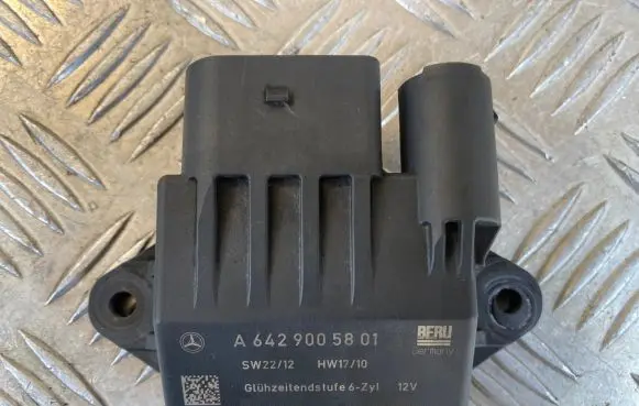 Mercedes-Benz E W211 Glow plug pre-heat relay A6429005801 13102036391 0522140210