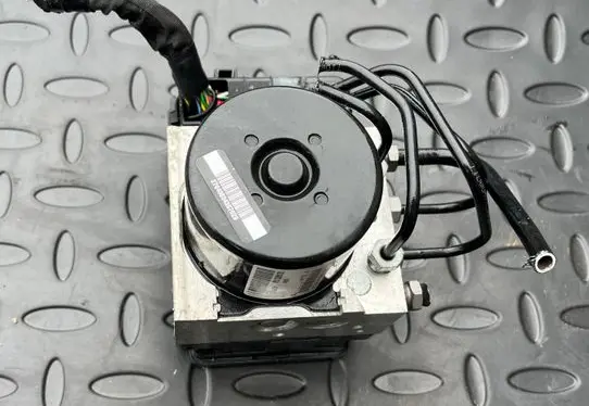 Volvo S80 ABS Pump P31329139 31329139
