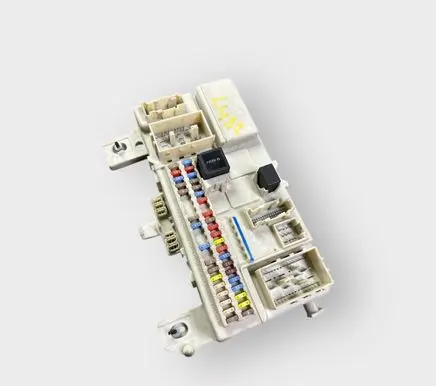 Volvo C30 Fuse module 30765471 00000311 519248306