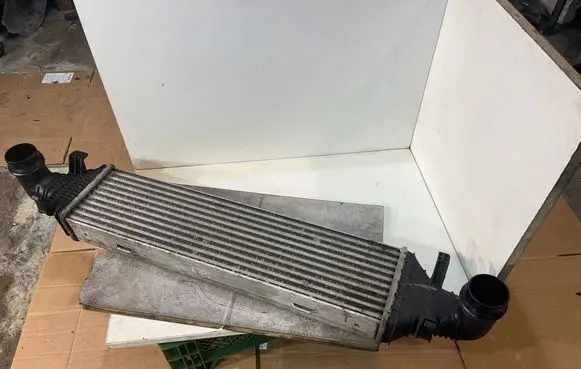 Mercedes-Benz E W212 Intercooler radiator A2045000200 6770176