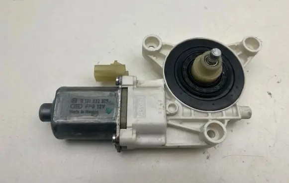 Chrysler Town & Country V Rear door window regulator motor 0130822335