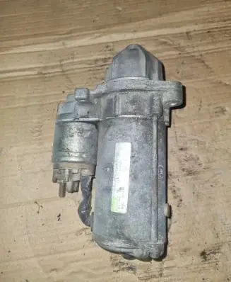 Mercedes-Benz Vito Viano W638 Starter motor 0051511301