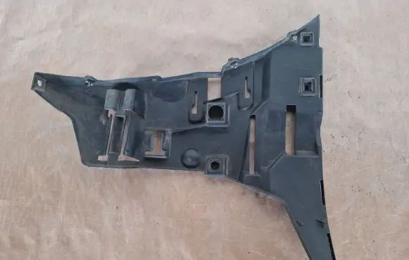 Volvo V70 Front bumper mounting bracket 09190303