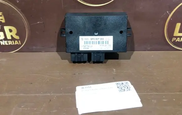 Skoda Octavia Mk2 (1Z) Tow bar trailer control unit/module 8P0907383