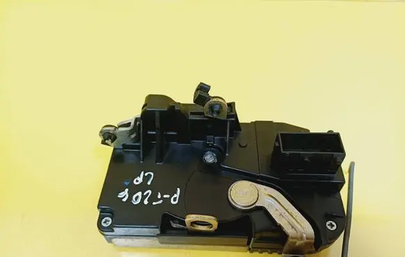 Peugeot 206 Front door lock 