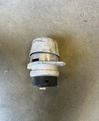 Audi Q7 4L Engine mount bracket 7L8199131F 7L8199131