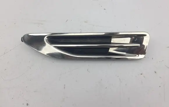 Fender trim (molding)