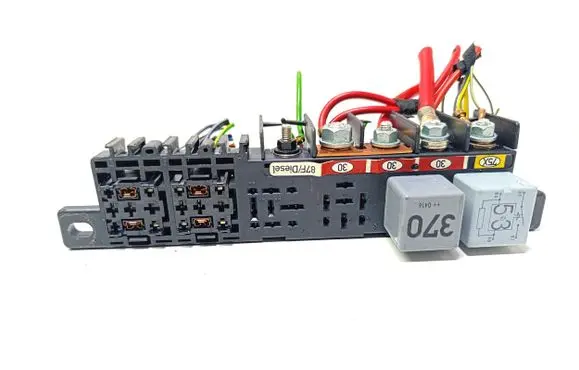 Volkswagen PASSAT B5.5 Fuse module 8L0941822A