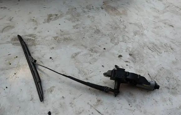 Volkswagen Caddy Rear window wiper motor 2K0955712B