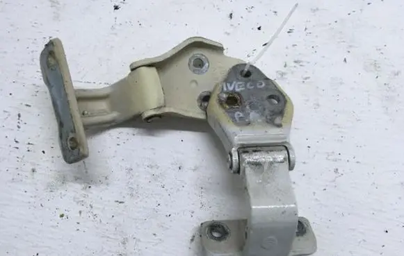 Iveco Daily 6th gen Front door hinge set 
