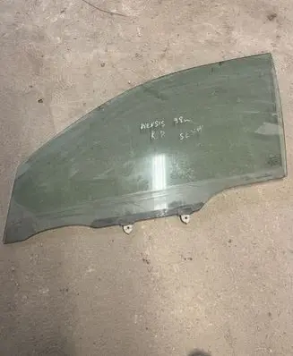 Toyota Avensis T220 Front door window glass four-door