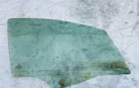 Peugeot 207 Front door window glass four-door