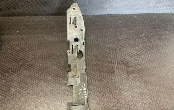 Volkswagen Touareg I Front bumper mounting bracket 7L6807183C