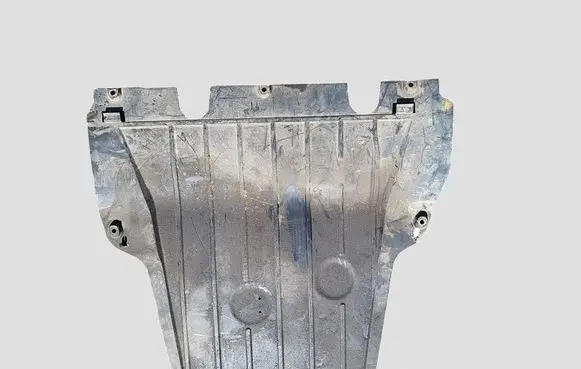 Renault Clio III Engine splash shield/under tray 8200520832 8200520829