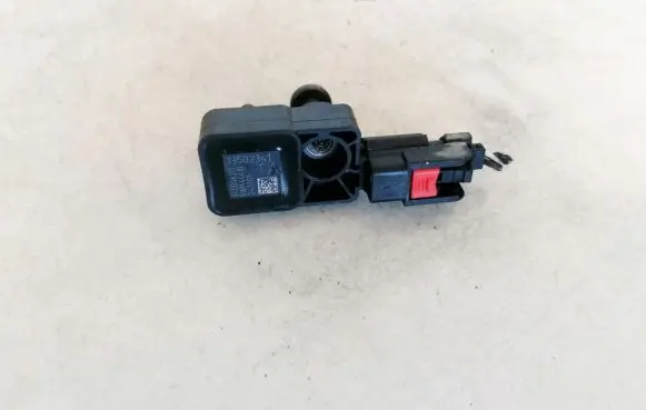 Opel Insignia A Airbag deployment crash/impact sensor 13502341 340806311.5wk44410