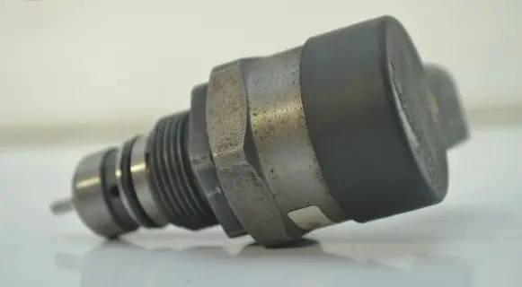 Audi A8 S8 D3 4E Fuel pressure regulator 057130764F 0281002854 1345527