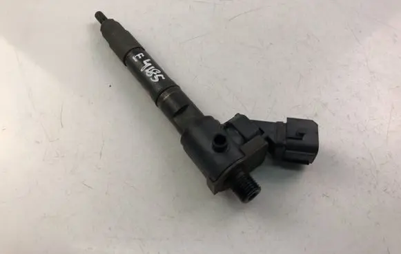 Volvo V70 Fuel injector 31405404