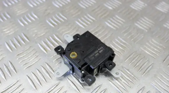 Lexus CT 200H A/C air flow flap actuator/motor 0638000920