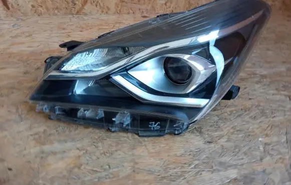 Toyota Yaris Headlight/headlamp SOCZEWKA