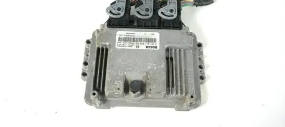 Opel Vivaro Engine control unit/module ECU 0281011529 8200051608