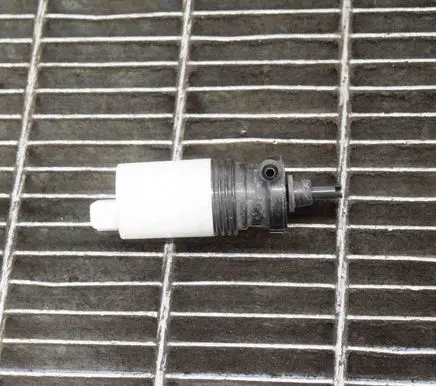 Volvo XC60 Headlight washer pump 