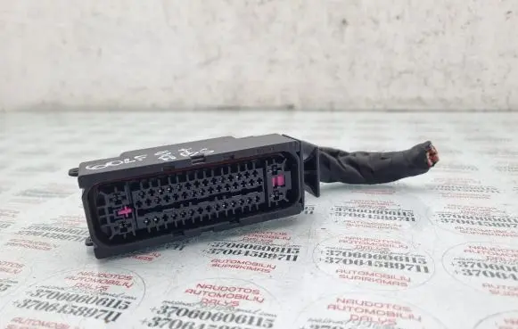 Volkswagen Golf Plus ABS module connector plug 