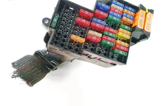 Volkswagen Touareg I Fuse box set 7l0941828a 7l0941824a