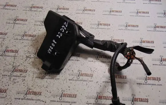 Toyota Corolla Verso AR10 Fuse module