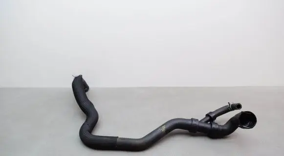 Engine coolant pipe/hose
