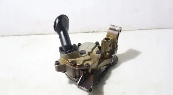 Volkswagen Golf VI Oil pump 