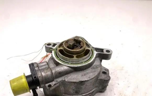 Nissan Qashqai Vacuum pump 146508066R