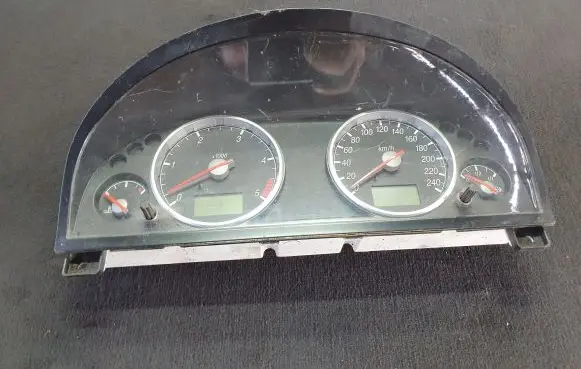 Ford Mondeo Mk III Speedometer (instrument cluster) 1S7F10841 1S7F108412 44ZU187
