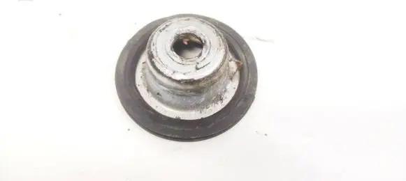 Skoda Octavia Mk1 (1U) Front shock absorber mounting bracket 