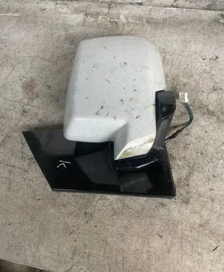 Nissan Quest Front door electric wing mirror