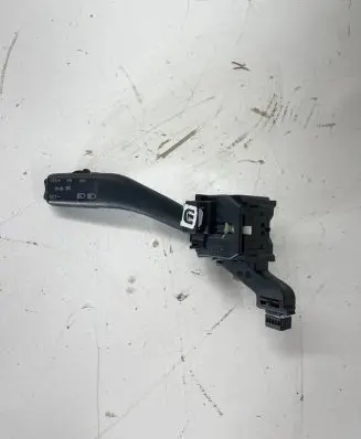 Volkswagen PASSAT B7 Indicator stalk 1K0953513A